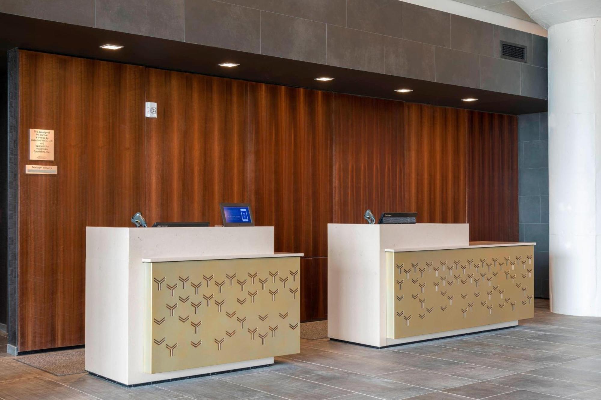 Courtyard By Marriott Waterloo Cedar Falls Exterior foto